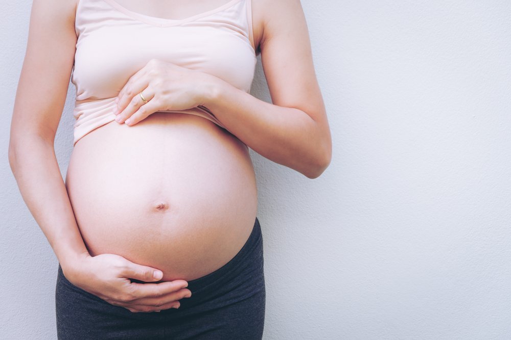 Schwangere Frau. Dr. Leenarts erklärt, was Sie über die Haut während der Schwangerschaft wissen müssen.