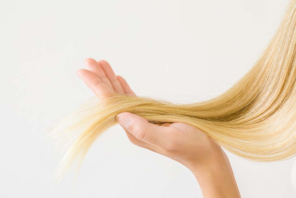 Foto von blondem Haar mit Haarpflege