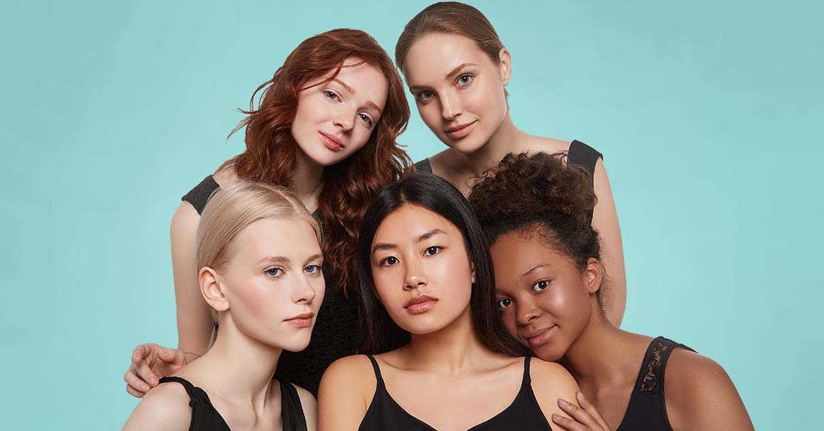 Foto von fünf Frauen mit unterschiedlichen Hautfarben und Haartypen